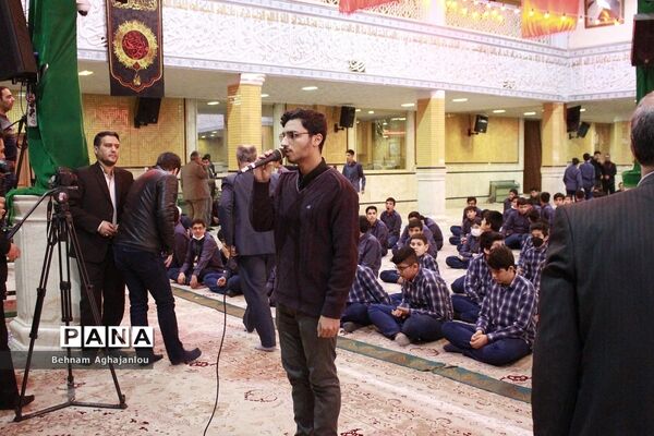 پیوند مسجد و مدرسه و برگزاری نماز جماعت به‌مناسبت هفته قرآن و عترت در حسینیه اعظم زنجان