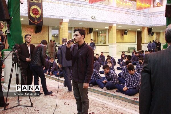 پیوند مسجد و مدرسه و برگزاری نماز جماعت به‌مناسبت هفته قرآن و عترت در حسینیه اعظم زنجان