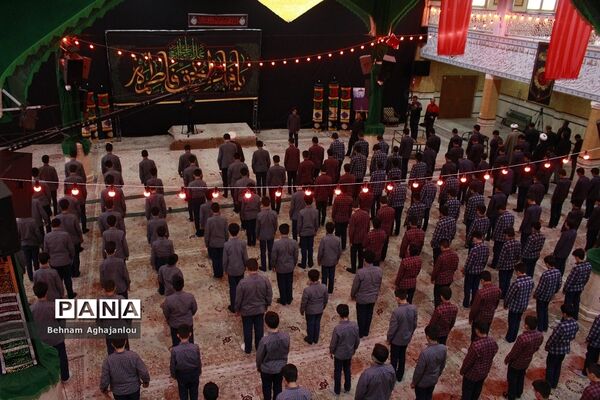 پیوند مسجد و مدرسه و برگزاری نماز جماعت به‌مناسبت هفته قرآن و عترت در حسینیه اعظم زنجان