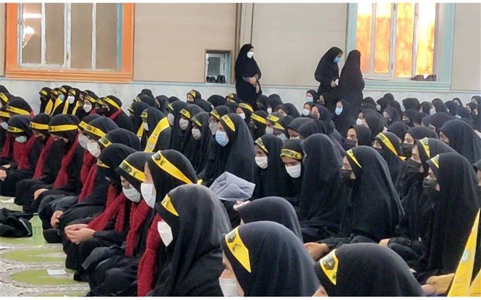 دشمن به دنبال ضربه زدن به نهاد خانواده است