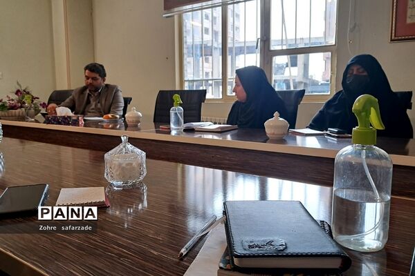 گفتگوی تخصصی معاون پرورشی اداره‌کل آموزش و پرورش شهرستان‌های استان تهران با کارکنان تربیتی رودهن
