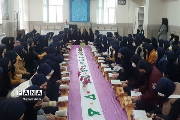 برگزاری محفل انس با قرآن در دبیرستان مکتبی شهر بن