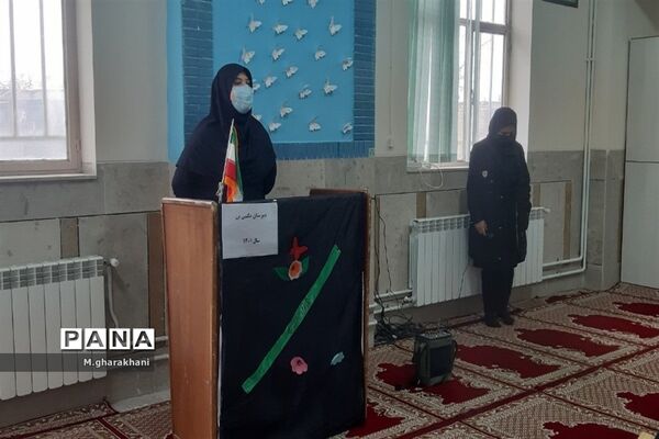 برگزاری محفل انس با قرآن در دبیرستان مکتبی شهر بن