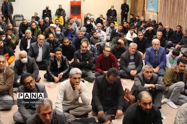 نشست صمیمانه مسئولان با فعالان‌فرهنگی رودهن در دفتر امام جمعه رودهن
