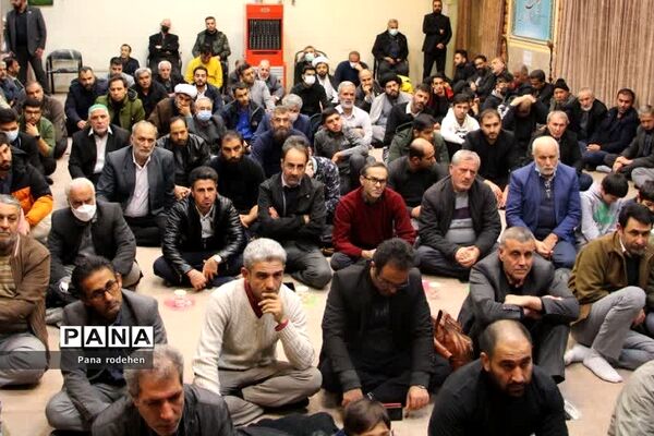 نشست صمیمانه مسئولان با فعالان‌فرهنگی رودهن در دفتر امام جمعه رودهن