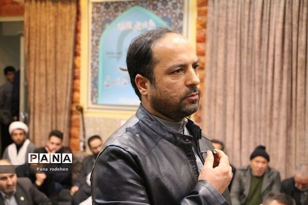 نشست صمیمانه مسئولان با فعالان‌فرهنگی رودهن در دفتر امام جمعه رودهن