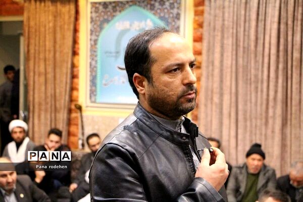 نشست صمیمانه مسئولان با فعالان‌فرهنگی رودهن در دفتر امام جمعه رودهن