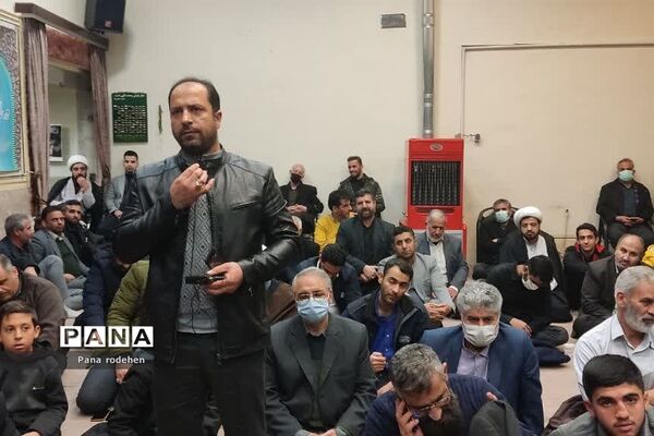نشست صمیمانه مسئولان با فعالان‌فرهنگی رودهن در دفتر امام جمعه رودهن