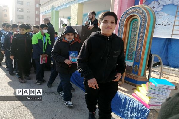 برگزاری مراسم  «پله پله تا نور» با هدف ترویج اهدای کتاب به مساجد در ناحیه ۲ اهواز