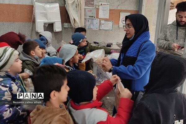 اردوی نانوایی توسط دانش‌آموزان دبستان هموطن ۲ رودهن