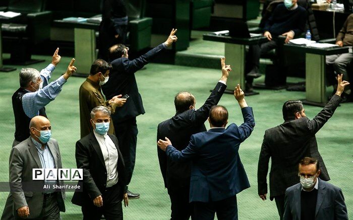 مجلس از توضیحات وزیر صمت قانع نشد