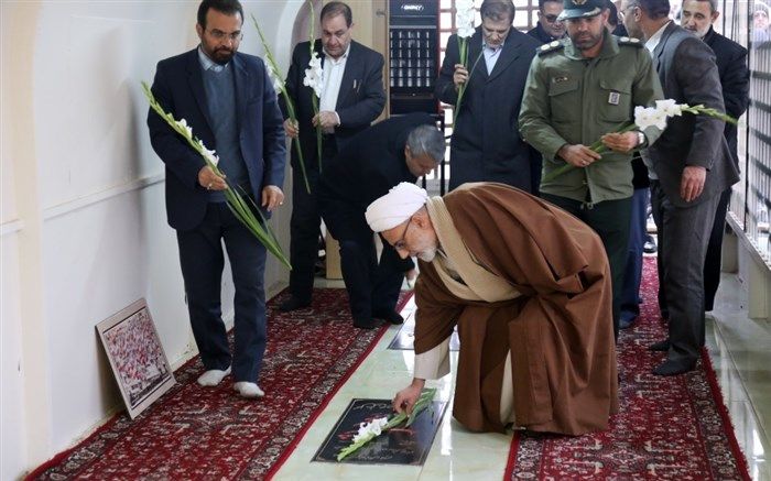 تجدید میثاق با شهدای گمنام، معلم و دانش آموز