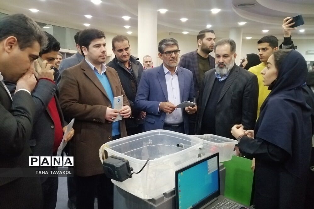 نمایشگاه دستاوردهای پژوهشی دانش‌آموزان در پارک فناوری پردیس