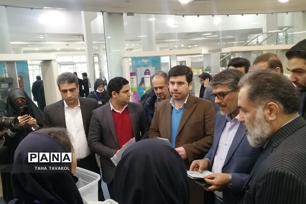 نمایشگاه دستاوردهای پژوهشی دانش‌آموزان در پارک فناوری پردیس