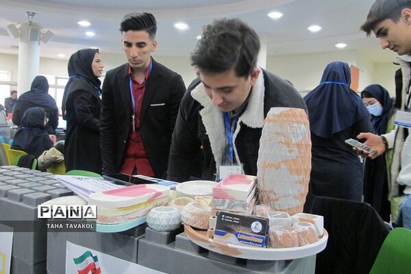 نمایشگاه دستاوردهای پژوهشی دانش‌آموزان در پارک فناوری پردیس