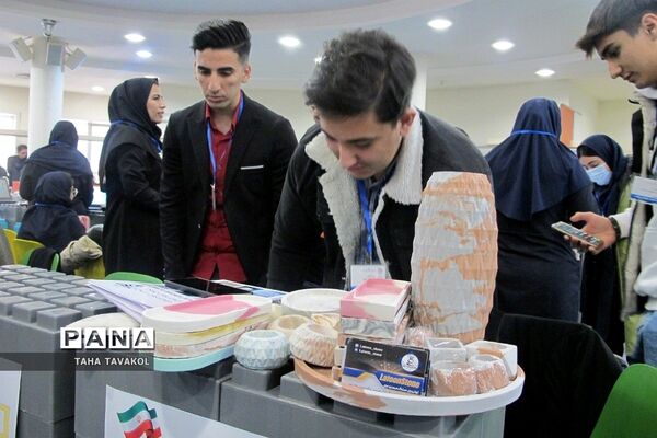 نمایشگاه دستاوردهای پژوهشی دانش‌آموزان در پارک فناوری پردیس