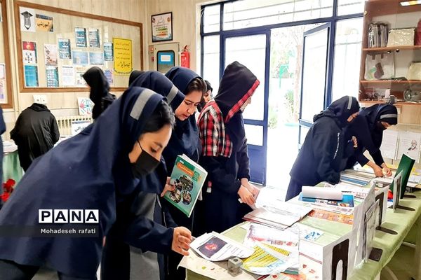 نواختن زنگ پژوهش در آموزشگاه نمونه دولتی فرهنگ ام‌ابیها (س)