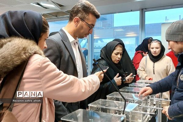 حضور دانش‌آموزان رودهن در نمایشگاه دستاوردهای پژوهشی دانش‌آموزان در پارک علم و فناوری پردیس