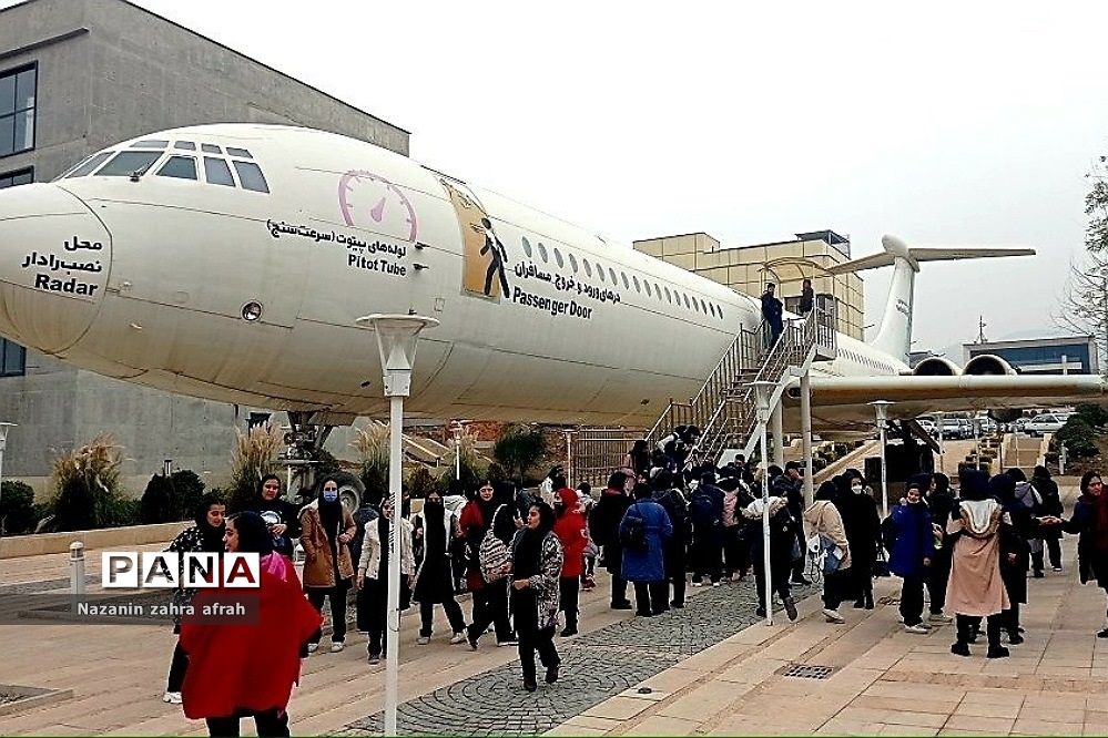 حضور دانش‌آموزان رودهن در نمایشگاه دستاوردهای پژوهشی دانش‌آموزان در پارک علم و فناوری پردیس