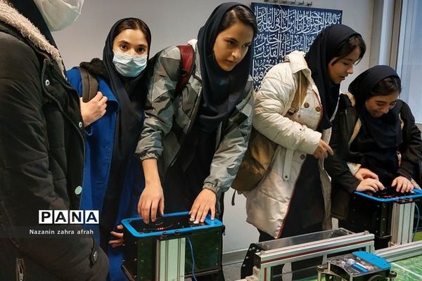 حضور دانش‌آموزان رودهن در نمایشگاه دستاوردهای پژوهشی دانش‌آموزان در پارک علم و فناوری پردیس