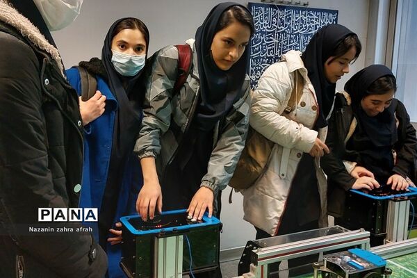 حضور دانش‌آموزان رودهن در نمایشگاه دستاوردهای پژوهشی دانش‌آموزان در پارک علم و فناوری پردیس