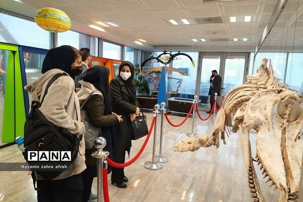 حضور دانش‌آموزان رودهن در نمایشگاه دستاوردهای پژوهشی دانش‌آموزان در پارک علم و فناوری پردیس