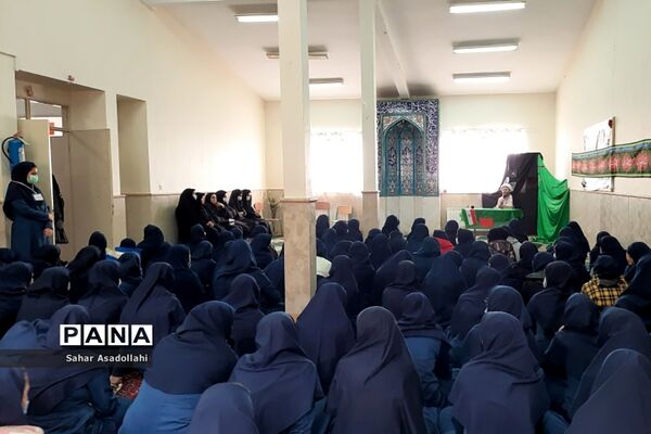 محفل انس با قرآن در دبیرستان حضرت فاطمه (س) سربندان دماوند