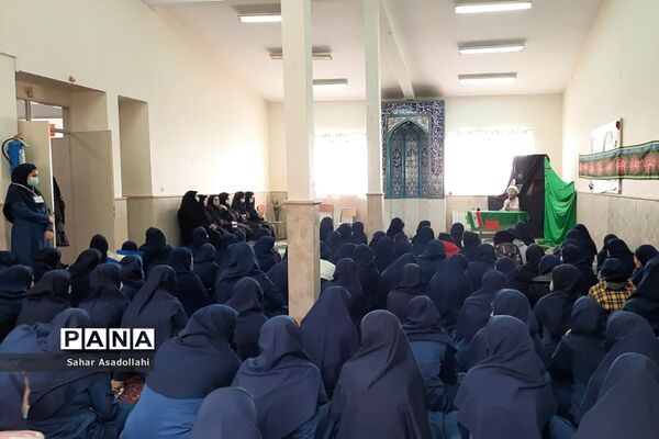 محفل انس با قرآن در دبیرستان حضرت فاطمه (س) سربندان دماوند