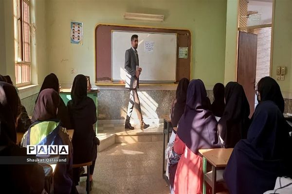 کارگاه آموزشی سواد رسانه‌ای در هنرستان فاطمه الزهرا (س) اندیمشک