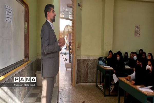 کارگاه آموزشی سواد رسانه‌ای در هنرستان فاطمه الزهرا (س) اندیمشک