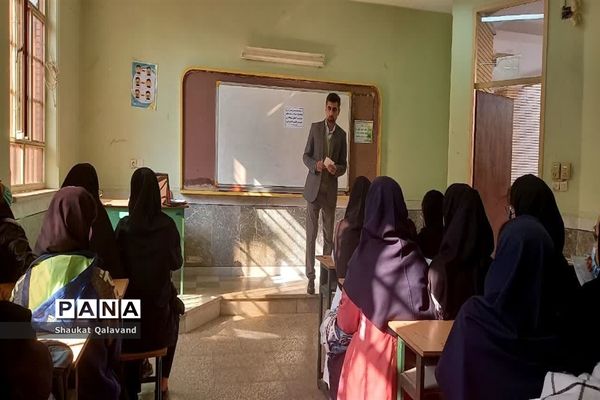 کارگاه آموزشی سواد رسانه‌ای در هنرستان فاطمه الزهرا (س) اندیمشک