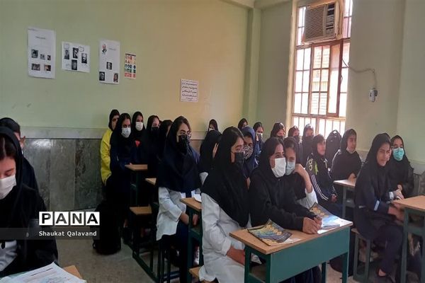 کارگاه آموزشی سواد رسانه‌ای در هنرستان فاطمه الزهرا (س) اندیمشک