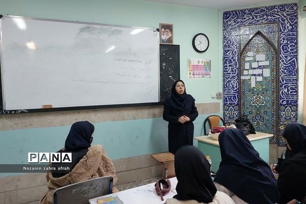 برگزاری کارگاه آموزشی روش‌های تحقیق درست در مدارس رودهن