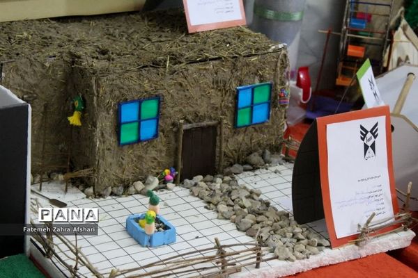 نمایشگاه دستاوردهای پژوهشی دانش‌آموزان شهرستان سمنان