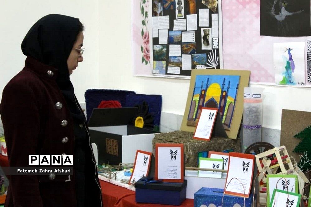 نمایشگاه دستاوردهای پژوهشی دانش‌آموزان شهرستان سمنان