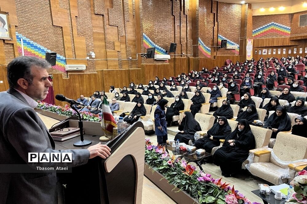 برگزاری همایش موسسان، مدیران و مربیان کودکستان‌های نواحی سه گانه کرمانشاه