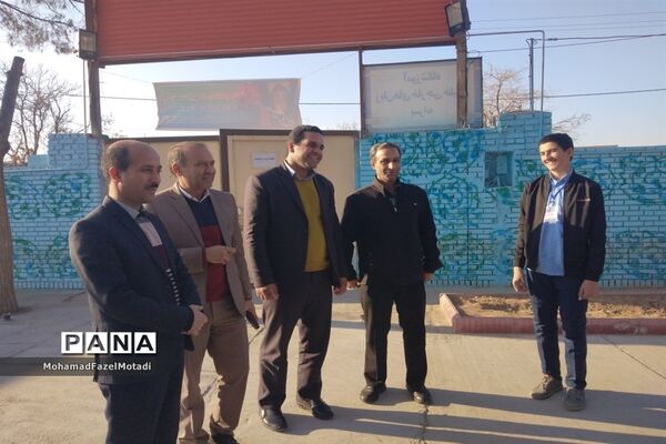 بازدید مدیر آموزش و پرورش خلیل‌آباد از اجرای طرح مدام در دبیرستان رئیس‌زاده