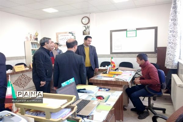بازدید مدیر آموزش و پرورش خلیل‌آباد از اجرای طرح مدام در دبیرستان رئیس‌زاده