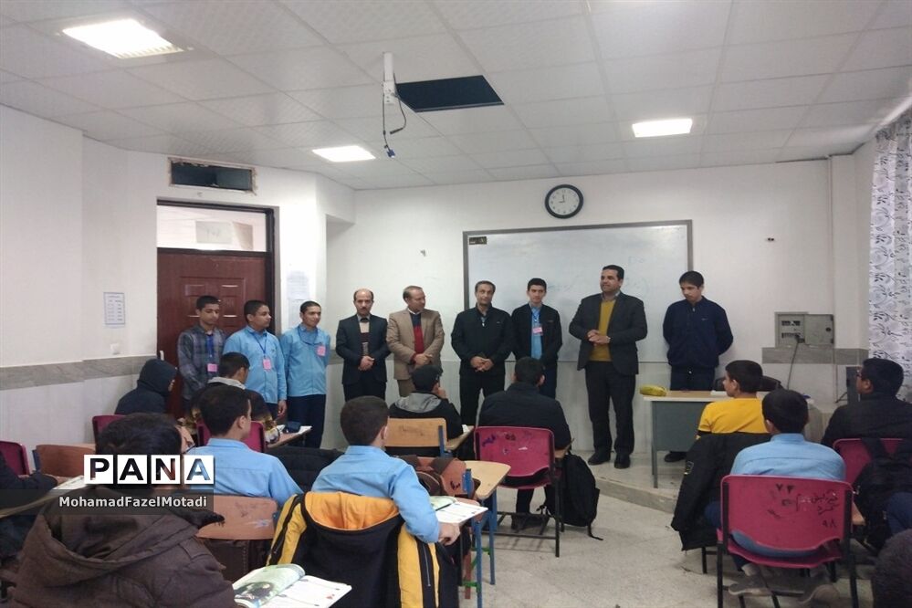 بازدید مدیر آموزش و پرورش خلیل‌آباد از اجرای طرح مدام در دبیرستان رئیس‌زاده