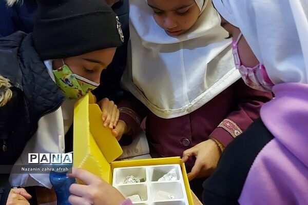 هفته پژوهش در دبستان حضرت زهرا(س)۲ رودهن