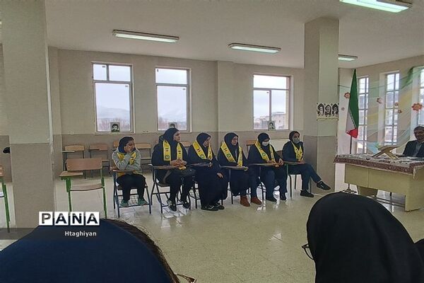 نشست مدیر سازمان دانش‌آموزی استان اصفهان با اعضای مجلس دانش‌آموزی و خبرنگاران پانا شهرستان خوانسار