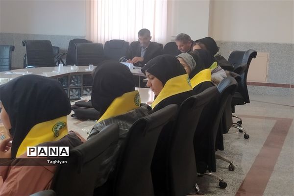 نشست مدیر سازمان دانش‌آموزی استان اصفهان با اعضای مجلس دانش آموزی و خبرگزاری پانای شهرستان گلپایگان
