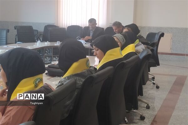 نشست مدیر سازمان دانش‌آموزی استان اصفهان با اعضای مجلس دانش آموزی و خبرگزاری پانای شهرستان گلپایگان