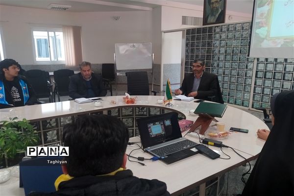 نشست مدیر سازمان دانش‌آموزی استان اصفهان با اعضای مجلس دانش آموزی و خبرگزاری پانای شهرستان گلپایگان