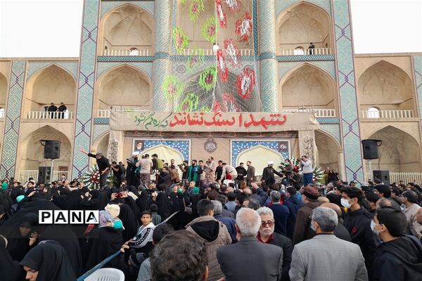 تشییع پیکر 15 شهید گلگون کفن تازه تفحص شده در یزد