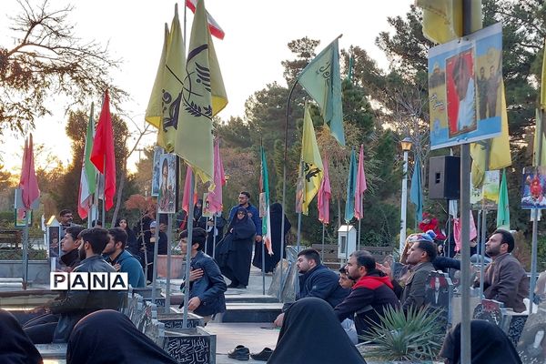 مراسم هفتگی شهر پرستاره در جوار گلزار شهدای بهشت رضا