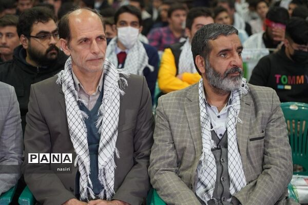 مجمع فرماندهان پیشگام بسیج دانش‌آموزی اصفهان در گلزار شهدا