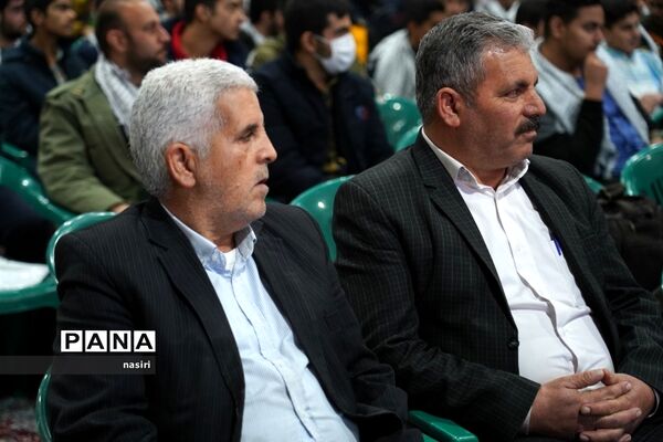 مجمع فرماندهان پیشگام بسیج دانش‌آموزی اصفهان در گلزار شهدا