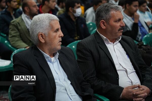 مجمع فرماندهان پیشگام بسیج دانش‌آموزی اصفهان در گلزار شهدا