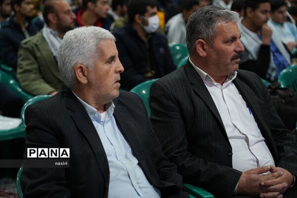 مجمع فرماندهان پیشگام بسیج دانش‌آموزی اصفهان در گلزار شهدا